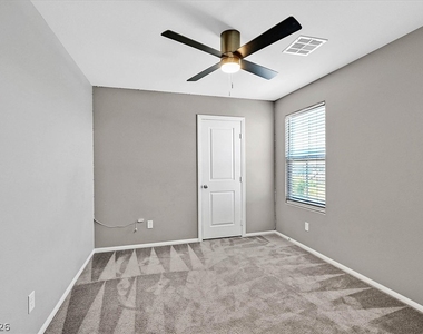 2823 Turnstone Ridge Street - Photo Thumbnail 17