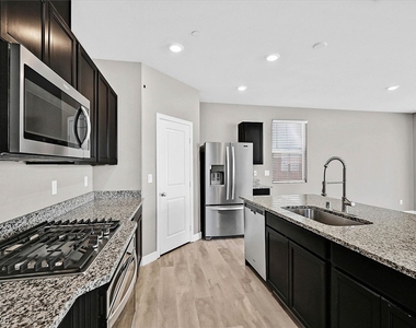 2823 Turnstone Ridge Street - Photo Thumbnail 7