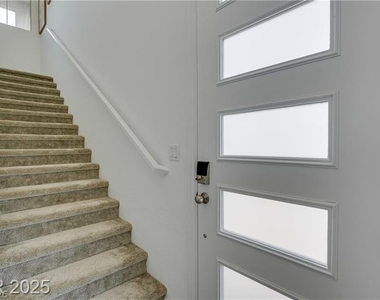 600 N Carriage Hill Drive - Photo Thumbnail 4