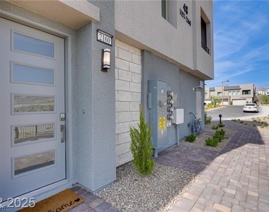 600 N Carriage Hill Drive - Photo Thumbnail 3