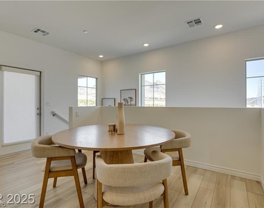 600 N Carriage Hill Drive - Photo Thumbnail 12