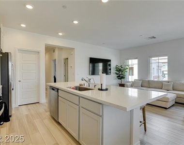 600 N Carriage Hill Drive - Photo Thumbnail 8