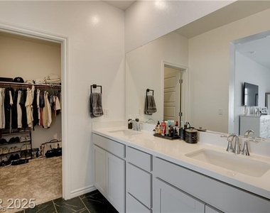 600 N Carriage Hill Drive - Photo Thumbnail 16