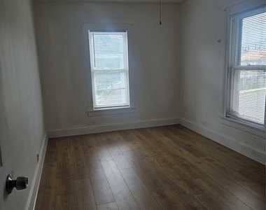 539 State St - Photo Thumbnail 7
