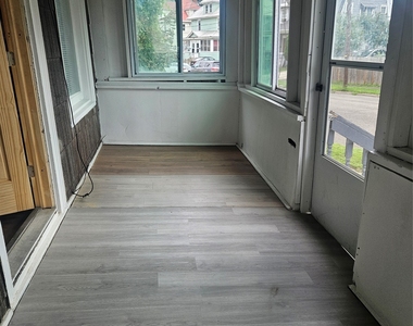 539 State St - Photo Thumbnail 3