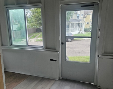 539 State St - Photo Thumbnail 4