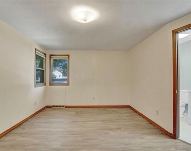 1 Emsworth Avenue - Photo Thumbnail 6