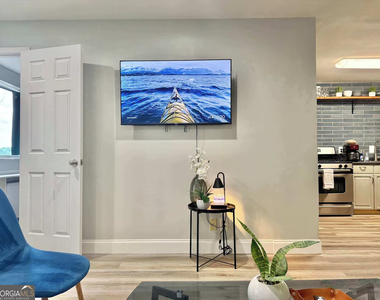 215 Piedmont Avenue Ne - Photo Thumbnail 2
