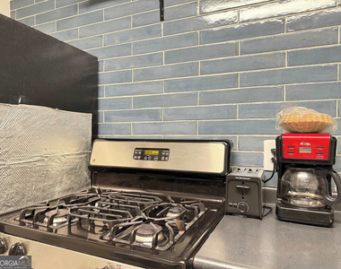 215 Piedmont Avenue Ne - Photo Thumbnail 5
