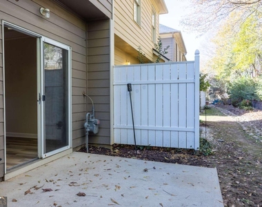 1232 Harris Commons Place - Photo Thumbnail 20