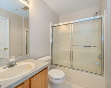 102 Lakeview Ct - Photo Thumbnail 13