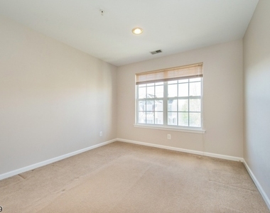 102 Lakeview Ct - Photo Thumbnail 10
