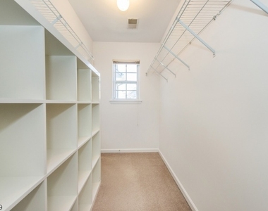102 Lakeview Ct - Photo Thumbnail 16