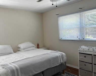 445 Brookside Avenue - Photo Thumbnail 7