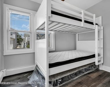 39 Sheridan Avenue - Photo Thumbnail 2