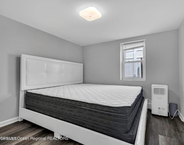39 Sheridan Avenue - Photo Thumbnail 5