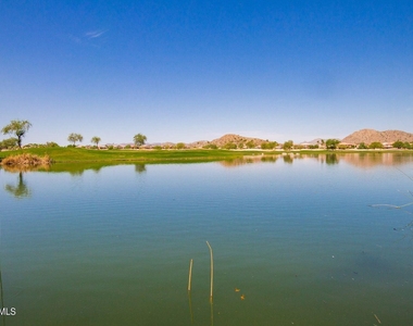 983 E Palomino Way - Photo Thumbnail 40