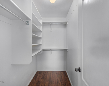 983 E Palomino Way - Photo Thumbnail 19