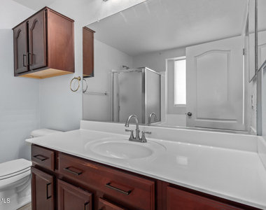 983 E Palomino Way - Photo Thumbnail 16