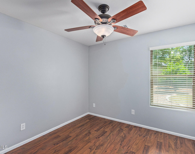 983 E Palomino Way - Photo Thumbnail 22
