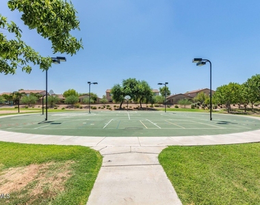 983 E Palomino Way - Photo Thumbnail 41
