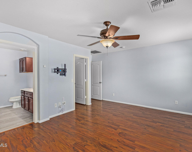 983 E Palomino Way - Photo Thumbnail 15