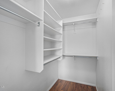 983 E Palomino Way - Photo Thumbnail 18