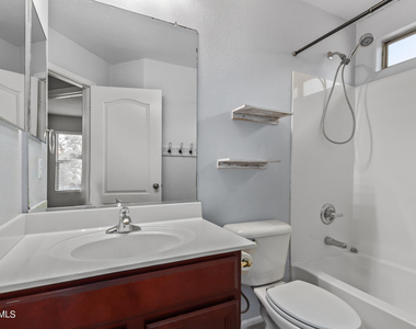 983 E Palomino Way - Photo Thumbnail 26