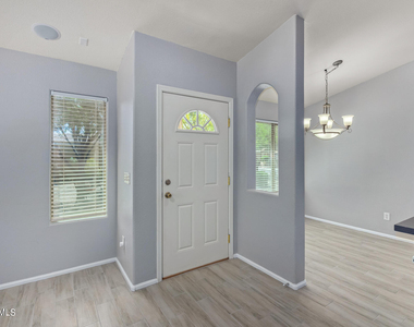 983 E Palomino Way - Photo Thumbnail 4