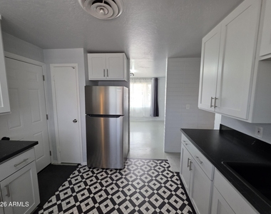 574 S Park Street - Photo Thumbnail 8
