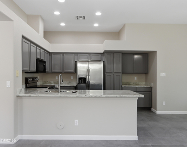 964 W Fairway Drive - Photo Thumbnail 10
