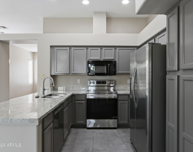 964 W Fairway Drive - Photo Thumbnail 11