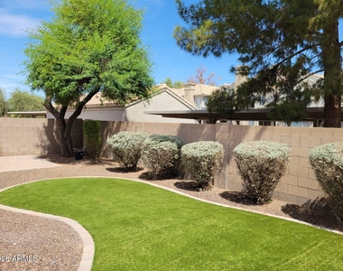 964 W Fairway Drive - Photo Thumbnail 2