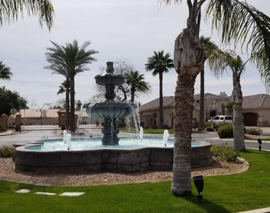 964 W Fairway Drive - Photo Thumbnail 7