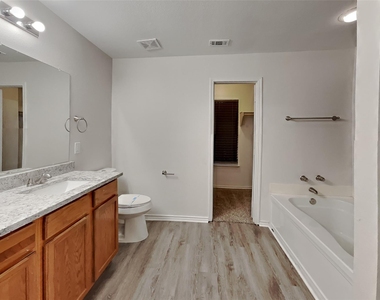 3203 Kingsbrook Drive - Photo Thumbnail 7