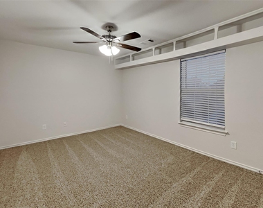 3203 Kingsbrook Drive - Photo Thumbnail 10
