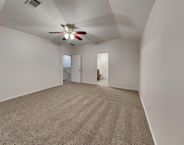 3203 Kingsbrook Drive - Photo Thumbnail 4