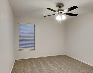 3203 Kingsbrook Drive - Photo Thumbnail 13