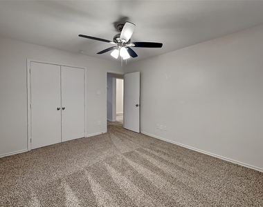 3203 Kingsbrook Drive - Photo Thumbnail 11