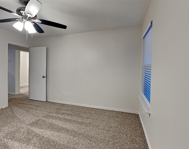 3203 Kingsbrook Drive - Photo Thumbnail 12