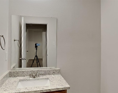 3203 Kingsbrook Drive - Photo Thumbnail 16