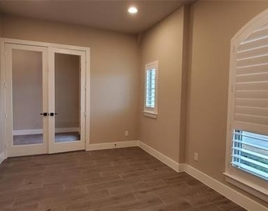 3320 Honey Suckle Lane - Photo Thumbnail 37