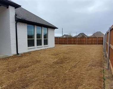 3320 Honey Suckle Lane - Photo Thumbnail 6