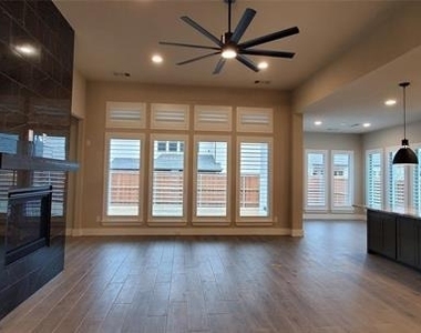 3320 Honey Suckle Lane - Photo Thumbnail 18