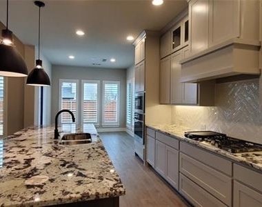 3320 Honey Suckle Lane - Photo Thumbnail 26