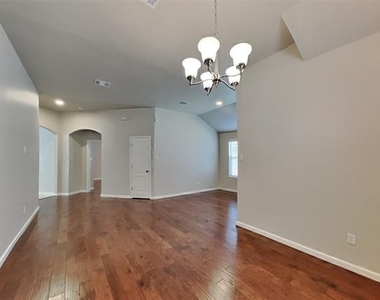 621 Soledad Street - Photo Thumbnail 6