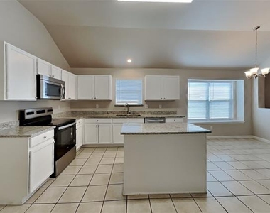 621 Soledad Street - Photo Thumbnail 3