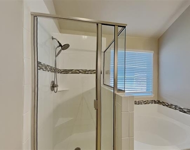 621 Soledad Street - Photo Thumbnail 10