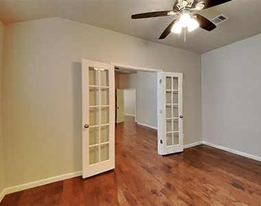 621 Soledad Street - Photo Thumbnail 15