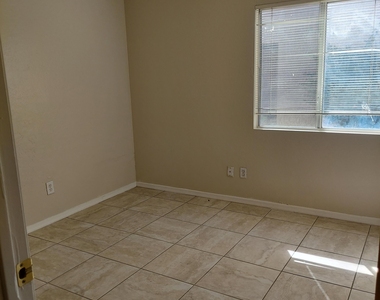 11922 N Olive Street - Photo Thumbnail 6